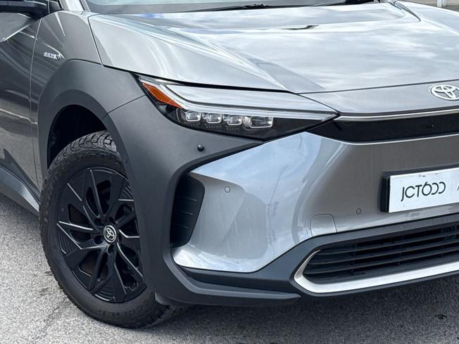 TOYOTA bZ4X Photo 19