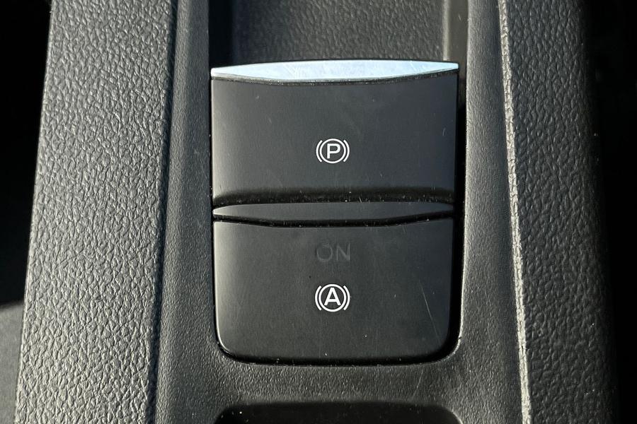 Ford FOCUS Photo autoimg-c4b7a17660e95456970832e477ca012a72be13ae.jpg