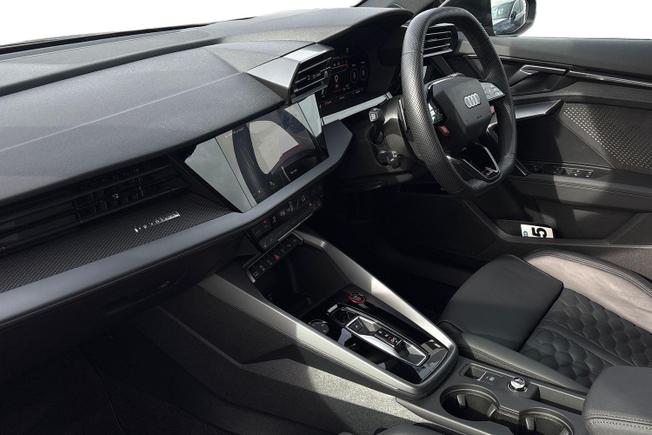 Audi RS3 Photo 2