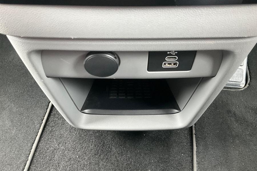 Ford TOURNEO CUSTOM Photo autoimg-c4ba0eebf8a8dabb8d9ef9fe57d90f377010545d.jpg