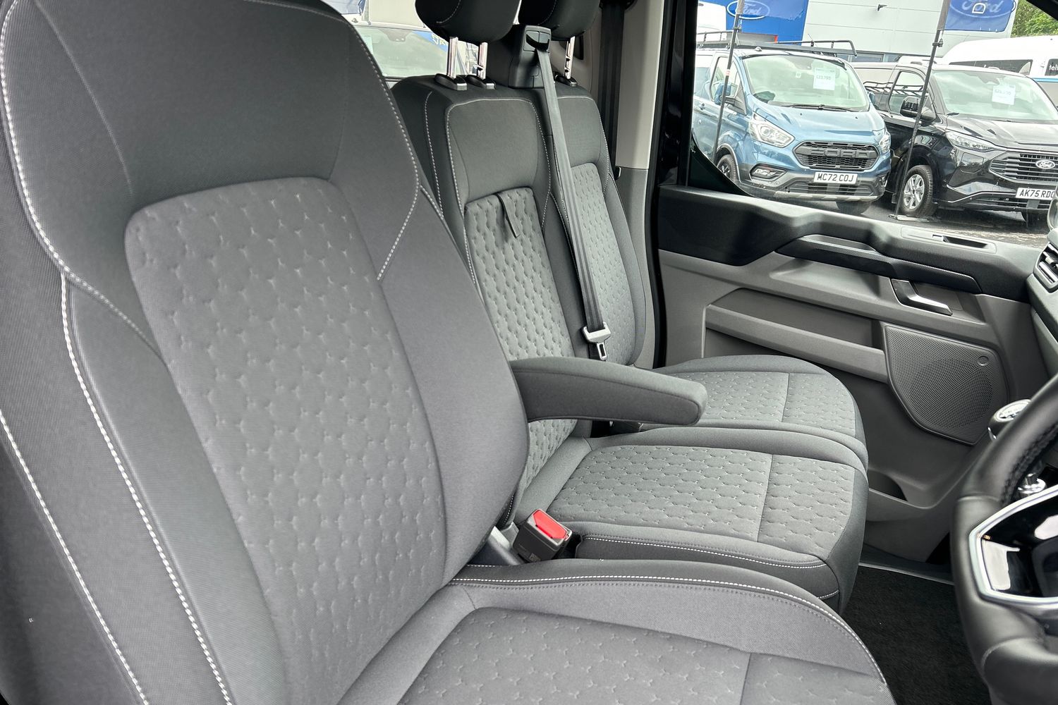 Ford TRANSIT CUSTOM Photo 24