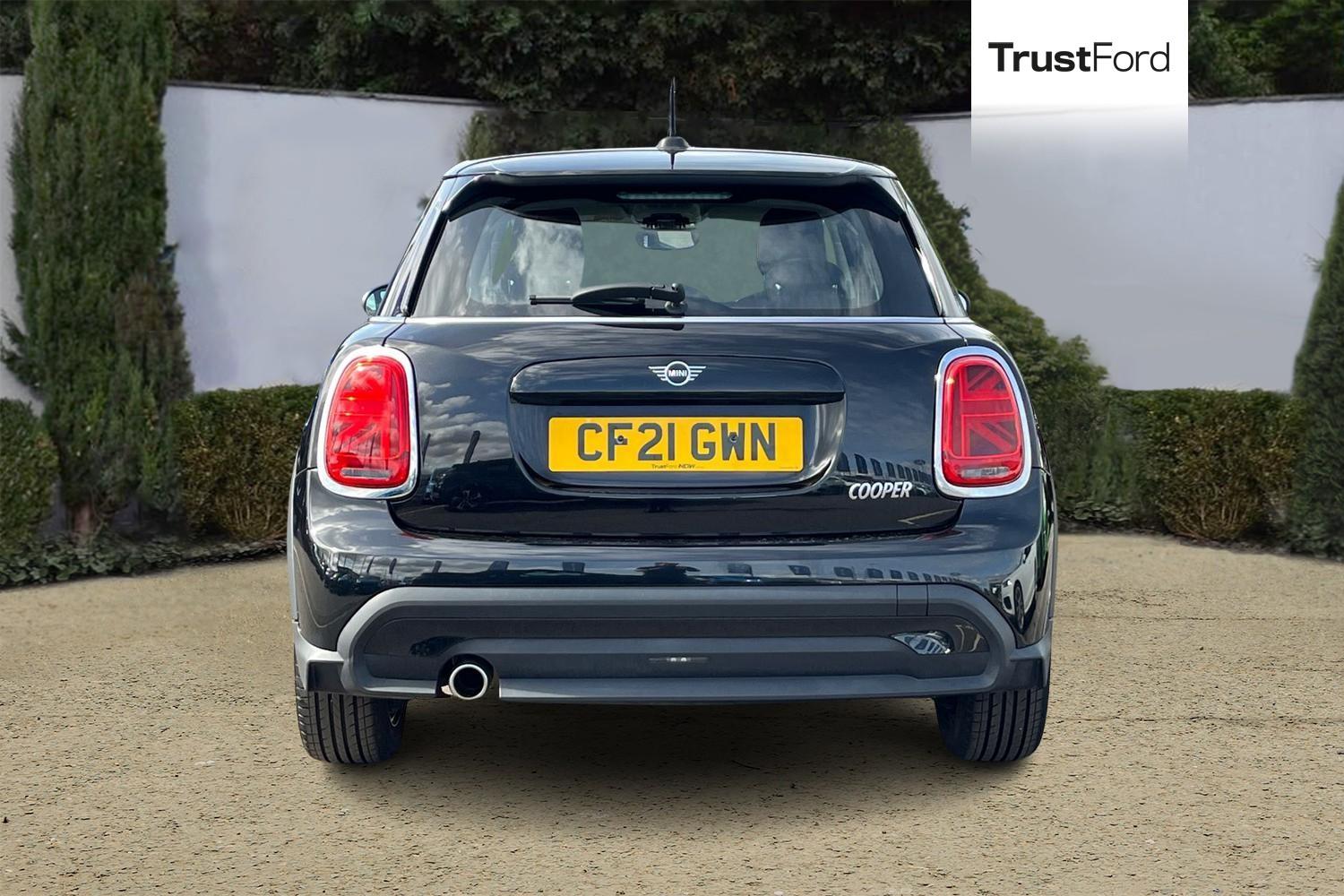MINI Hatch Photo 6