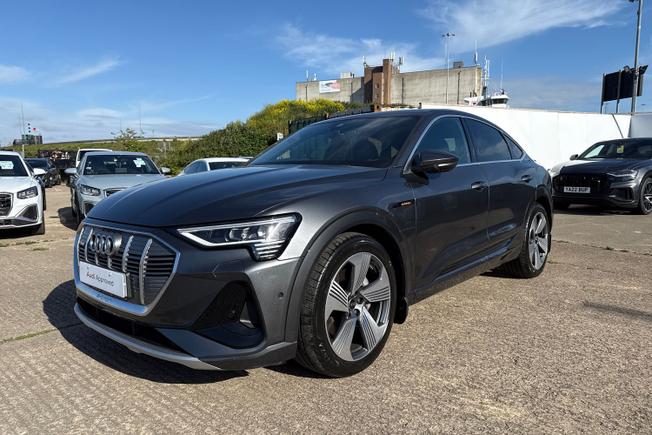 AUDI e-tron Photo 56
