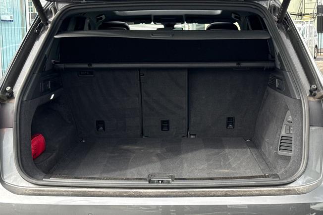 VOLKSWAGEN Touareg Photo 12