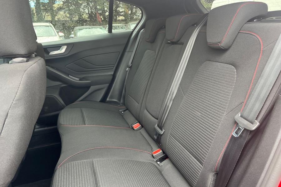 Ford FOCUS Photo autoimg-c4d38102b6a8032b0df271d061fa076df4dfce31.jpg