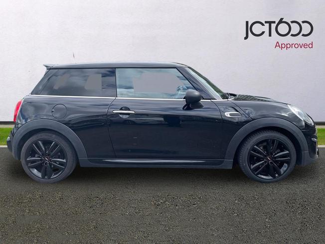 MINI Hatchback Photo 4