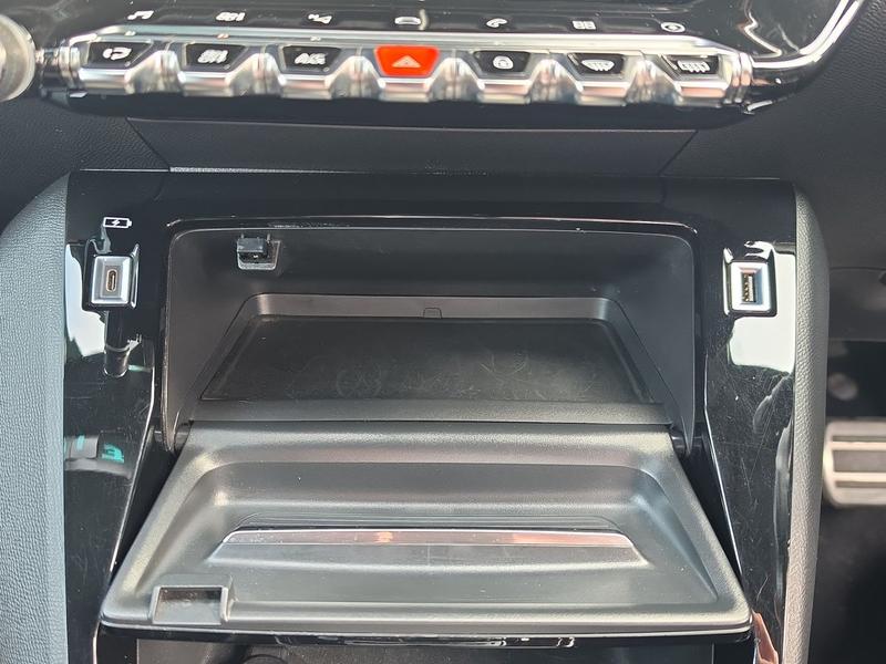 Used Peugeot E-208 YT22MXM 36
