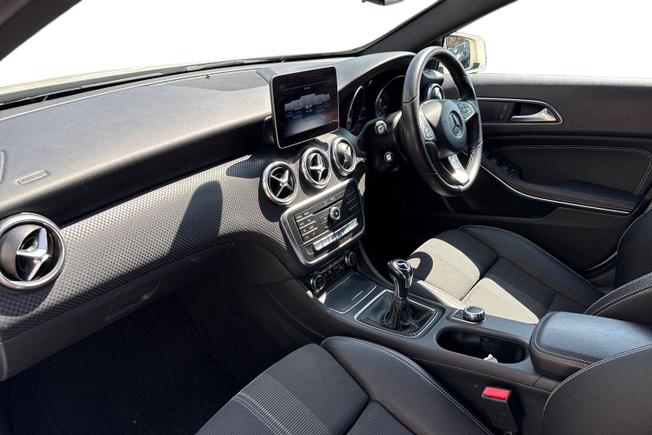 MERCEDES-BENZ A Class Photo 2