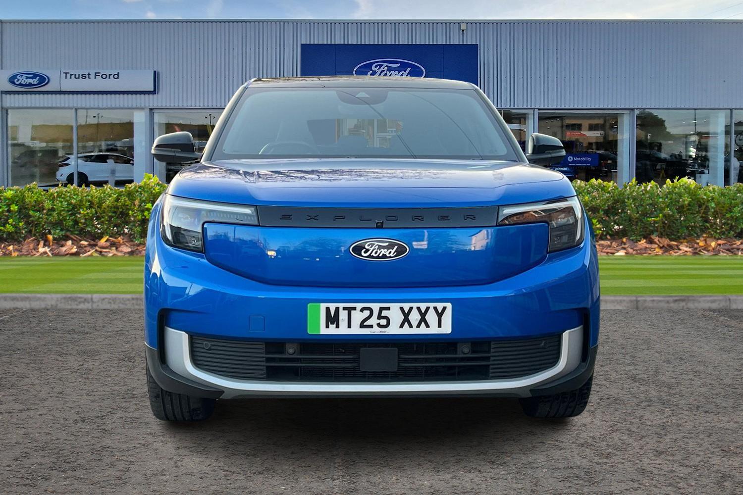 Ford Explorer Photo 5