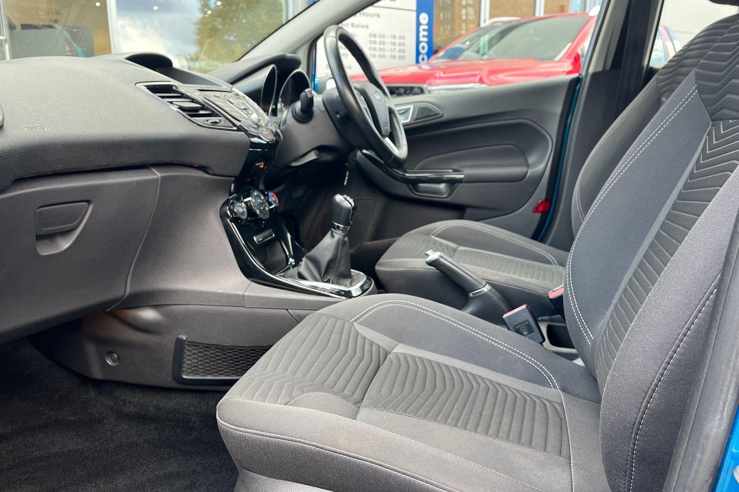 Ford FIESTA Photo 17