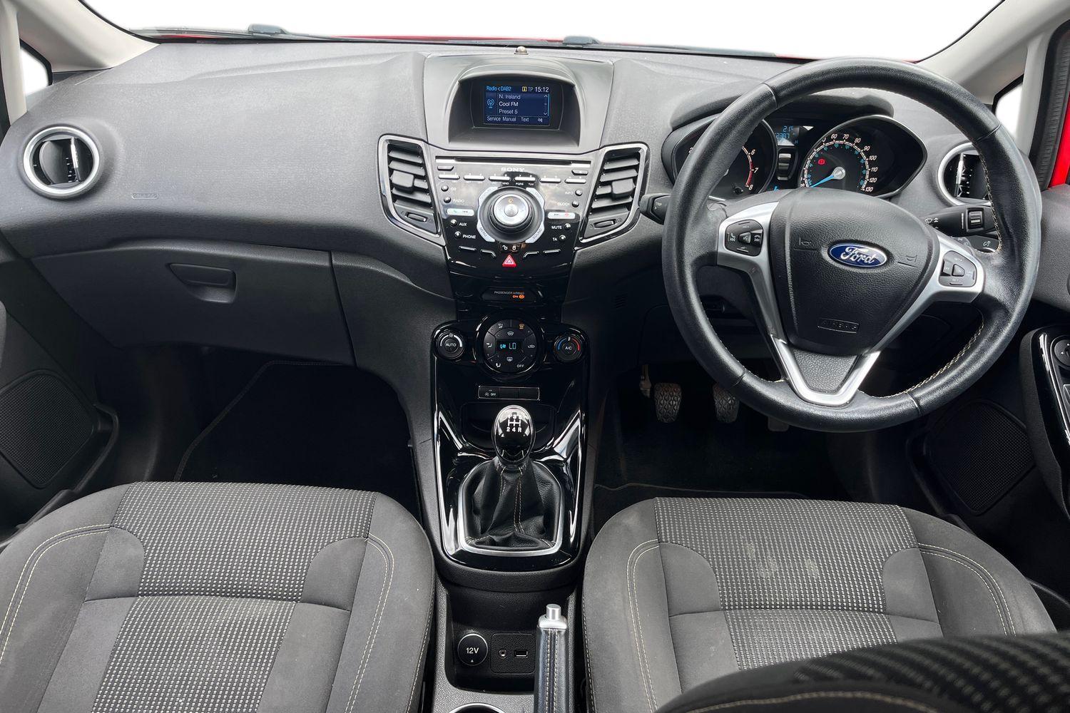 Ford FIESTA Photo 9