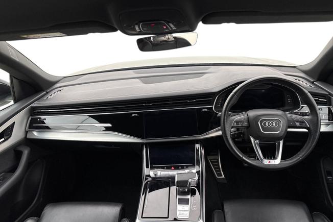 AUDI Q8 Photo 10
