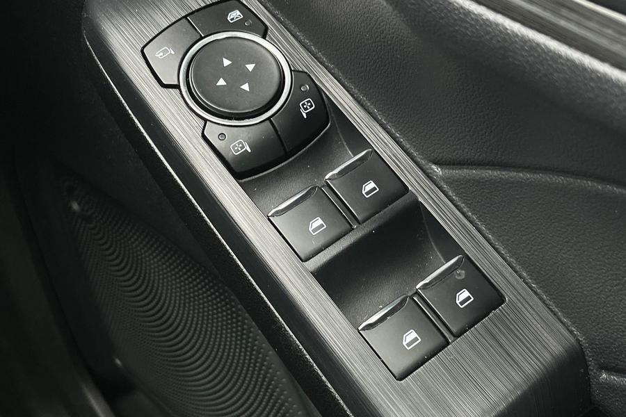 Ford KUGA Photo autoimg-c518096f590fb08d49c199eff07e3e4152edef05.jpg