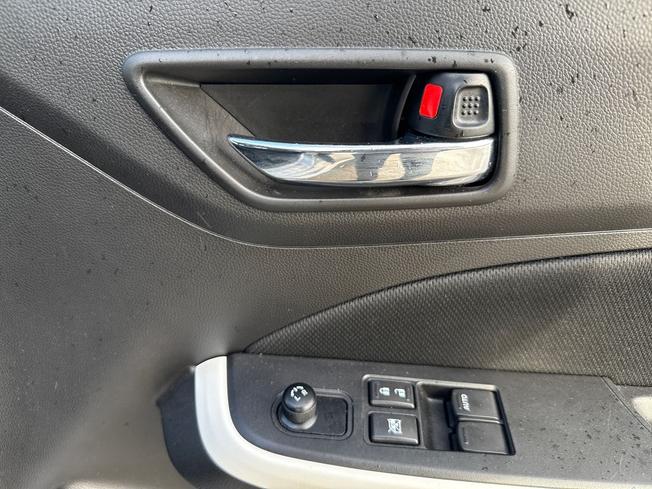 SUZUKI Swift Photo 28