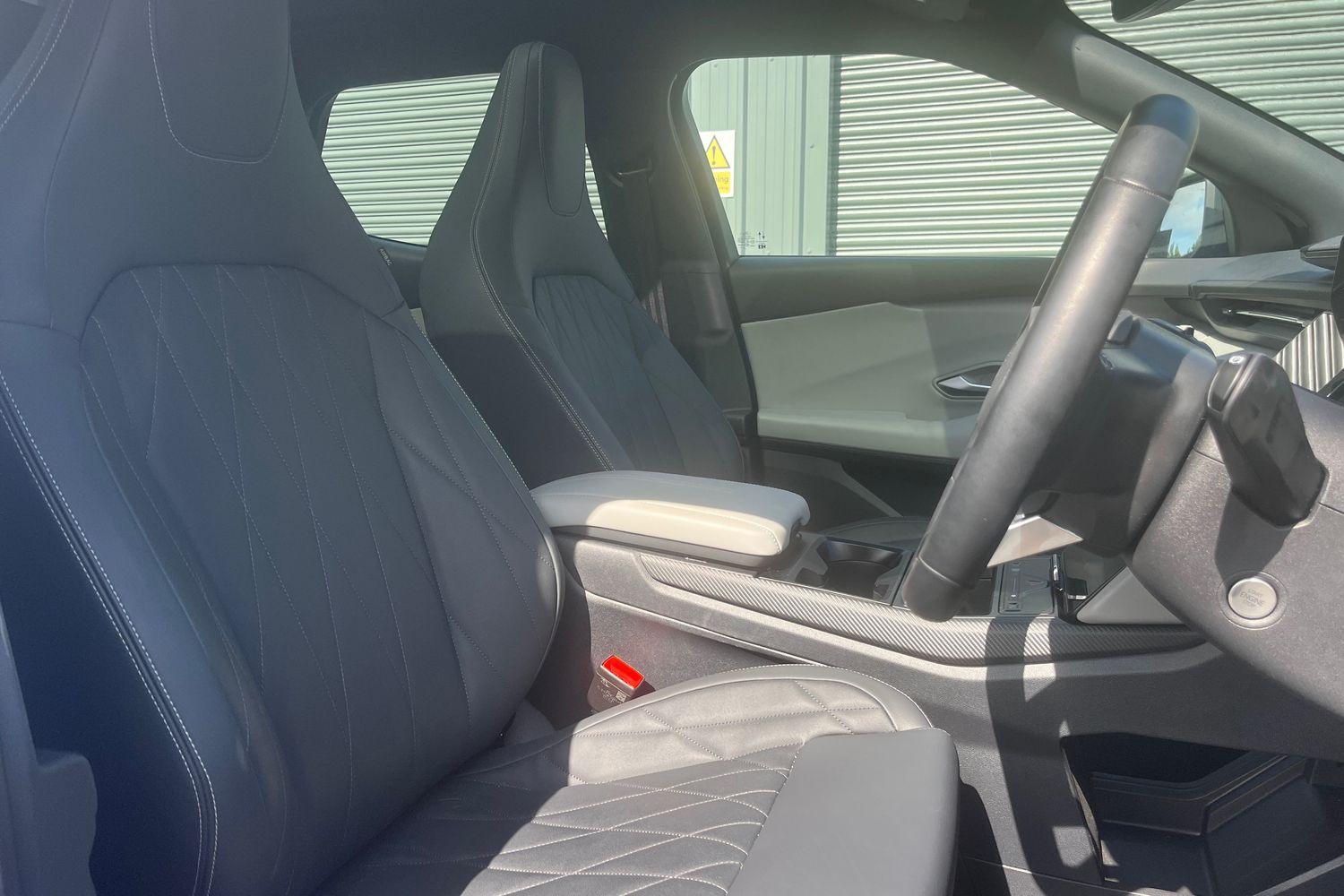 Ford Explorer Photo 16