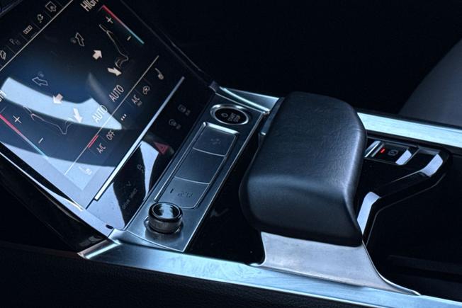 Audi e-tron Photo 32