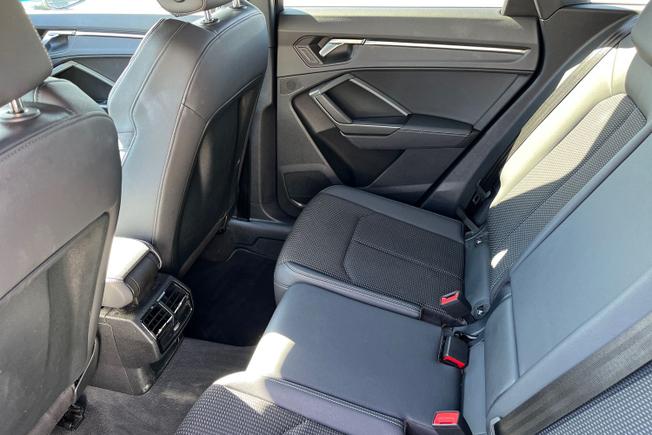 AUDI Q3 Photo 40