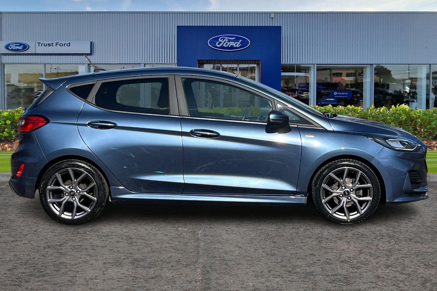 Ford FIESTA Photo 2