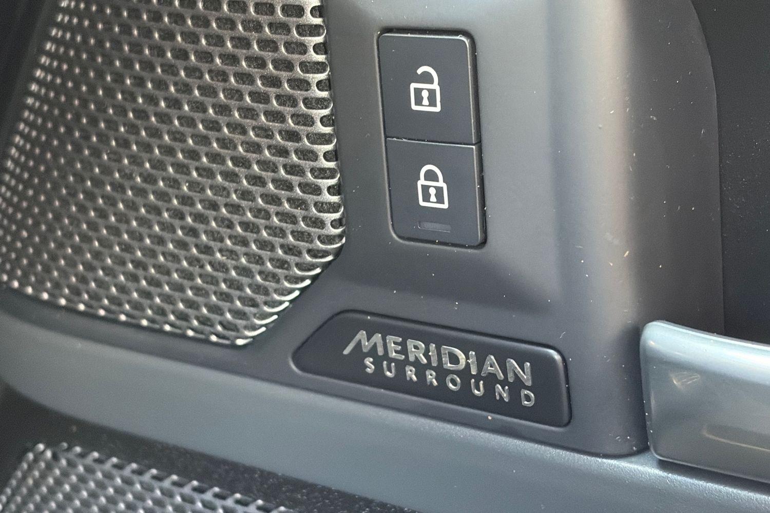 Land Rover Defender 90 Photo 23
