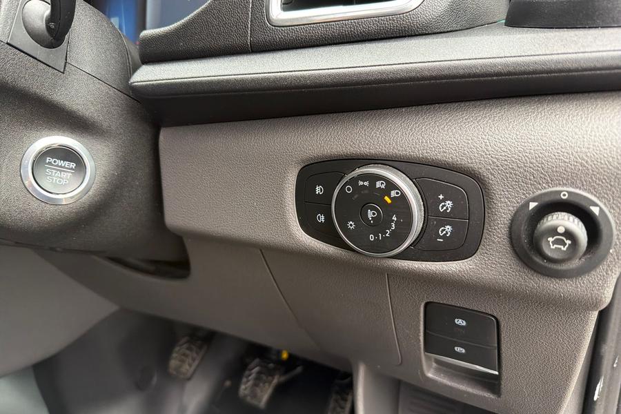 Ford TRANSIT Photo autoimg-c51f56f0419d706ddd5223d33a776ec95b0c4013.jpg