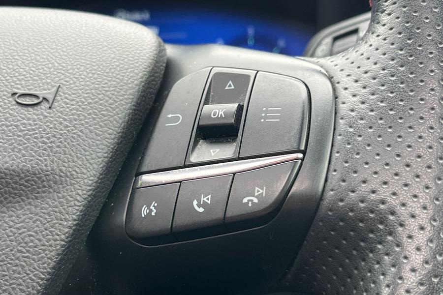 Ford Kuga Photo autoimg-c523d3a59d467ea844c8f6b60ef000db0db3b881.jpg