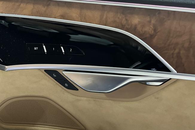 AUDI A8 Photo 28