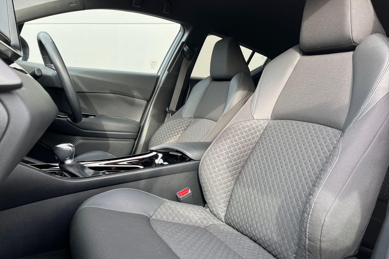Toyota C-HR Photo 18