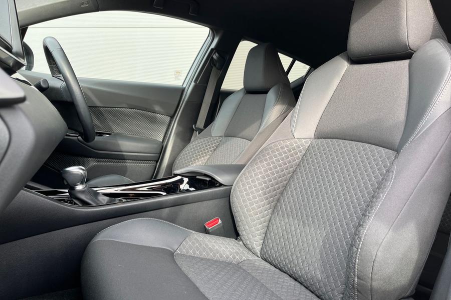 Toyota C-HR Photo autoimg-c52766621f2a59989e813722e822a6daa3df7926.jpg