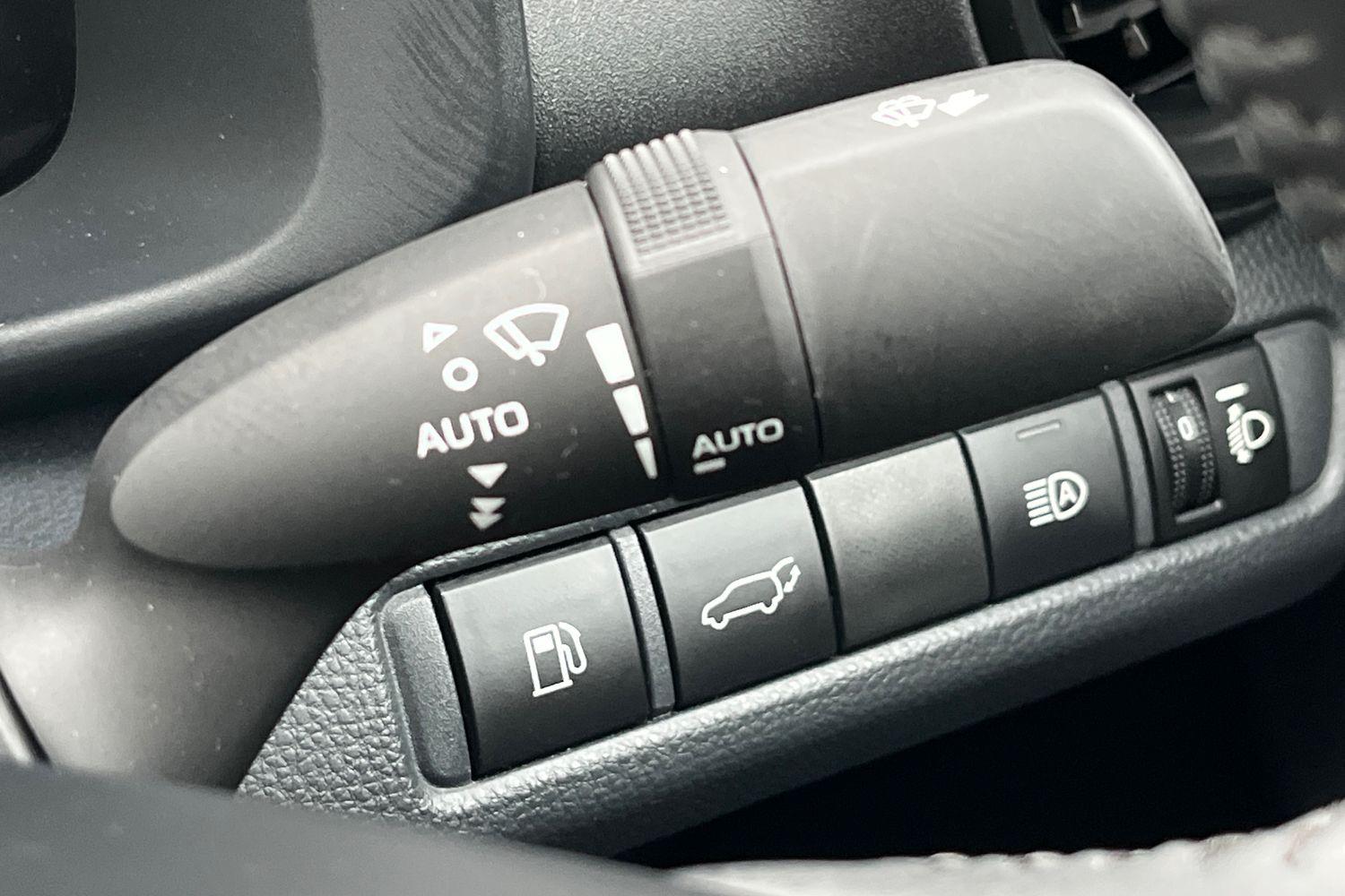 Toyota C-HR Photo 14