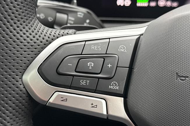 VOLKSWAGEN Tiguan Photo 16