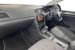 VOLKSWAGEN Golf Photo 2