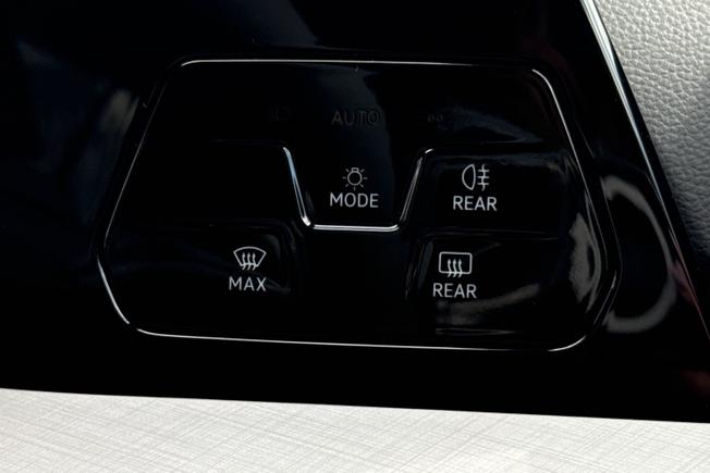 Volkswagen Golf Photo 28