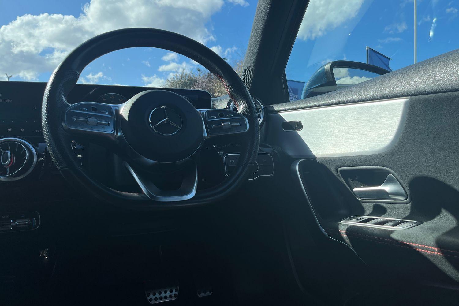 Mercedes-Benz A Class Photo 11