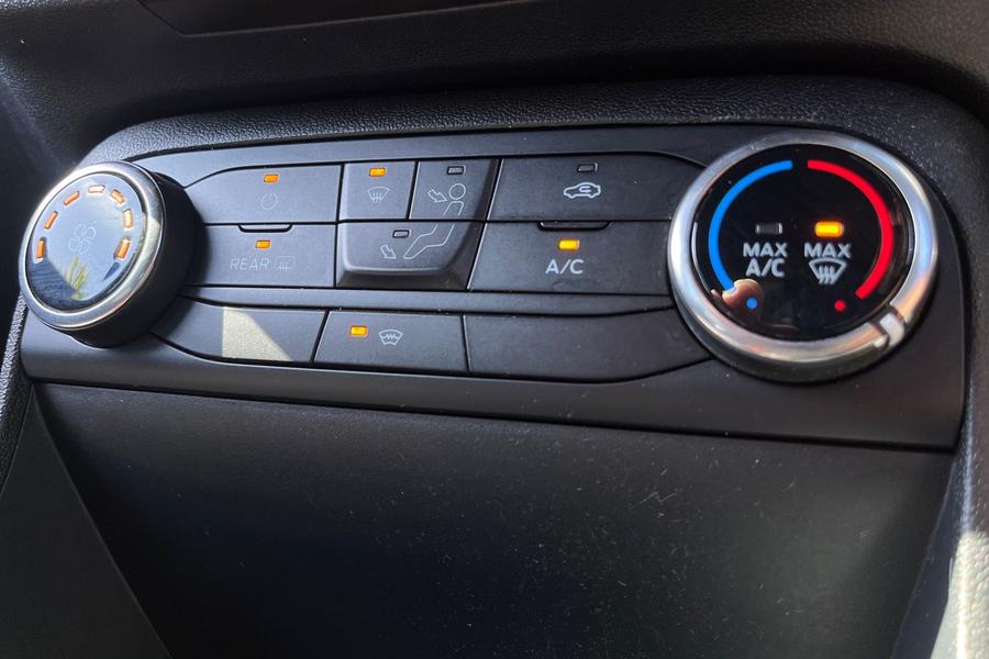Ford FIESTA Photo autoimg-c5327984fe3fa109e5c284ebd1958ea0e42fd181.jpg