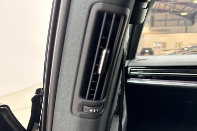 VOLKSWAGEN Touareg Photo 34