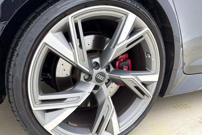 AUDI RS6 Photo 26