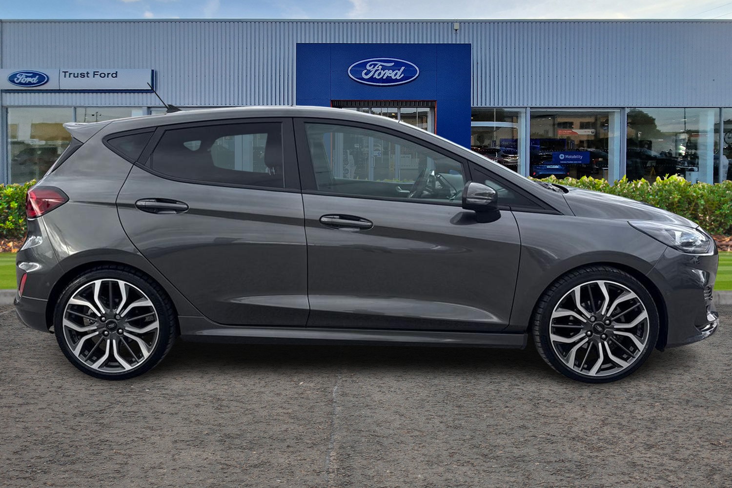 Ford FIESTA Photo 2