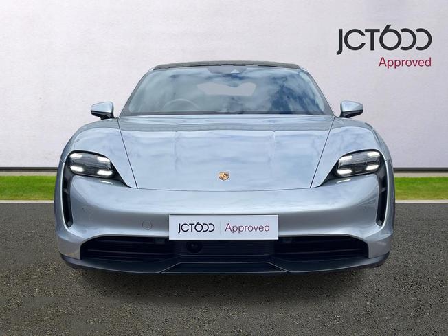 Porsche Taycan Photo 8