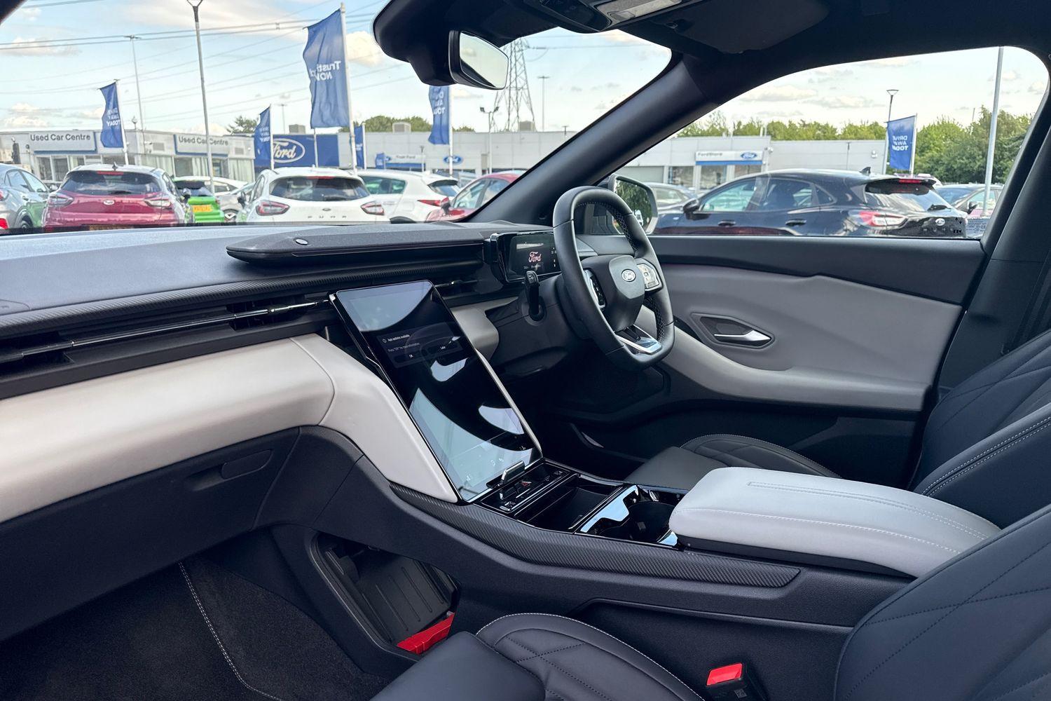 Ford EXPLORER Photo 17