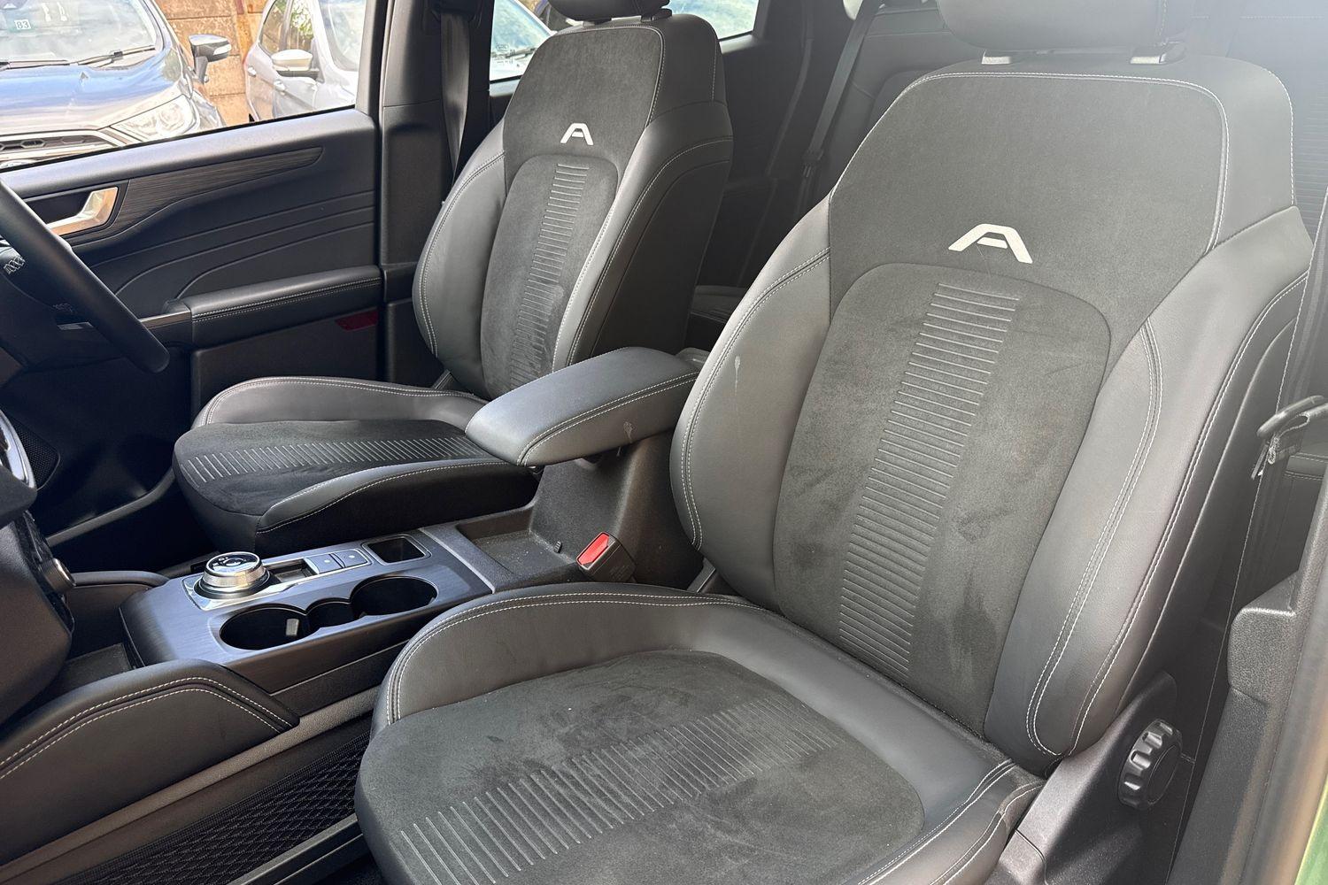 Ford KUGA Photo 18
