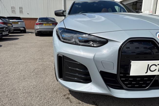 BMW I4 Photo 19
