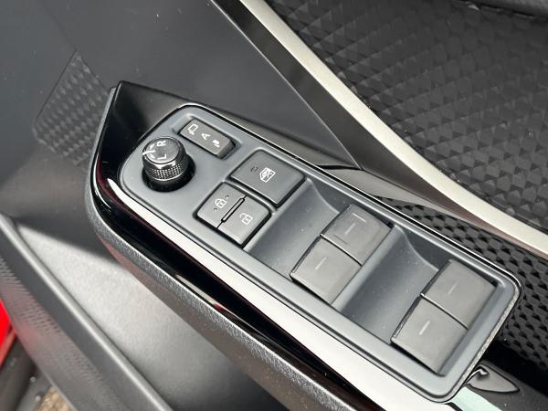 Toyota C-HR Photo autoimg-c5546378ed96981c33dd0c421ced92fb8226abdf.jpg