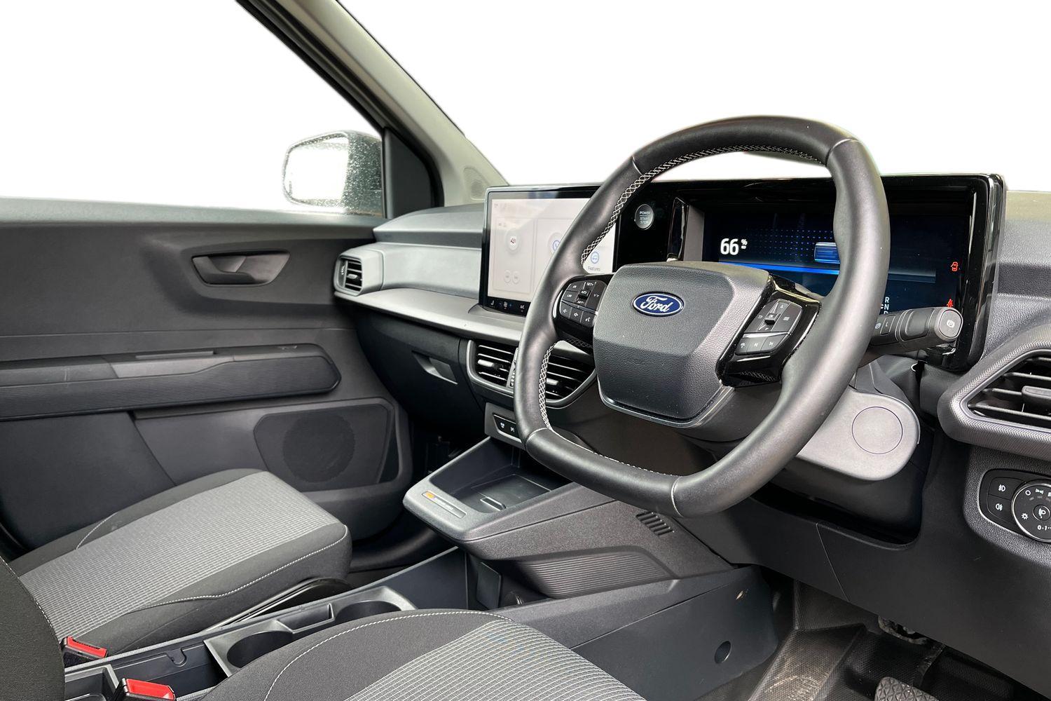 Ford E-TRANSIT COURIER Photo 13
