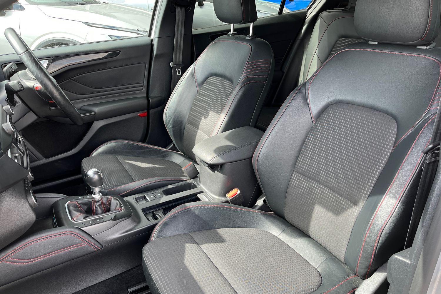 Ford FOCUS Photo 18