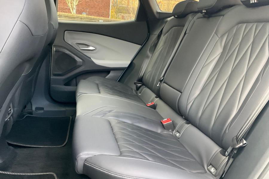 Ford Explorer Photo autoimg-c556712e4e1660c7b57bc01370caad388725fbbe.jpg