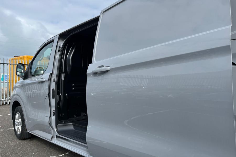 Ford TRANSIT CUSTOM Photo autoimg-c558a4a354791d8717fe7936ef29119684cabcb9.jpg