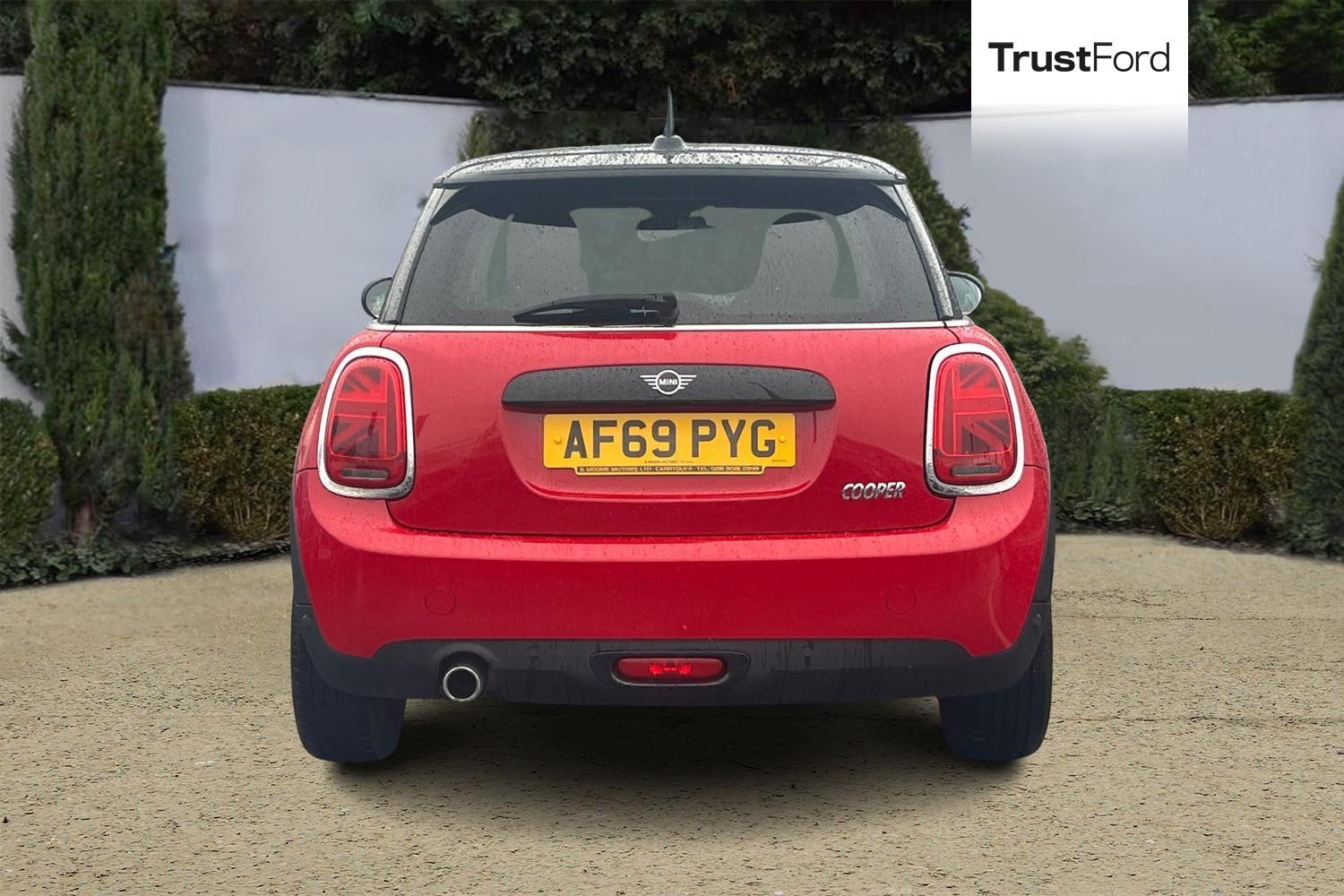 MINI HATCHBACK Photo 6