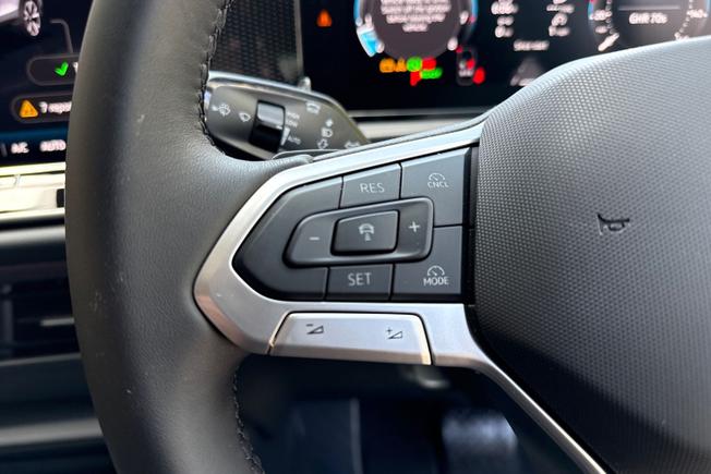 VOLKSWAGEN Tiguan Photo 16