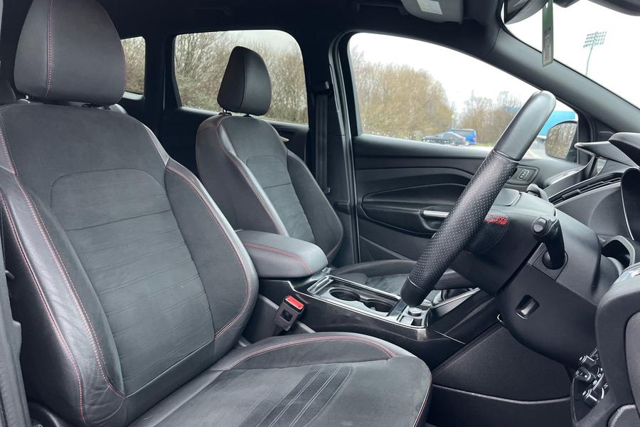 Ford KUGA Photo autoimg-c56de18cba39ec218f08bffe22775869115cab6a.jpg