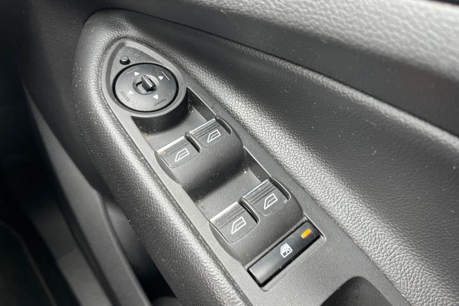 Ford KUGA Photo autoimg-c575ae73870c8447315e3782f45a800bbde2dd9f.jpg